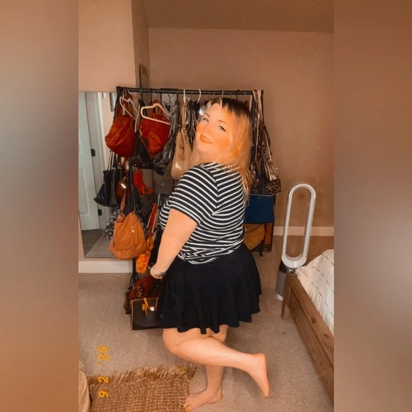 LIKE THIS TO BE NOTIFIED WHEN I GO LIVE!!
EVERY SUNDAY ❤️❤️ - Picture 1 of 13